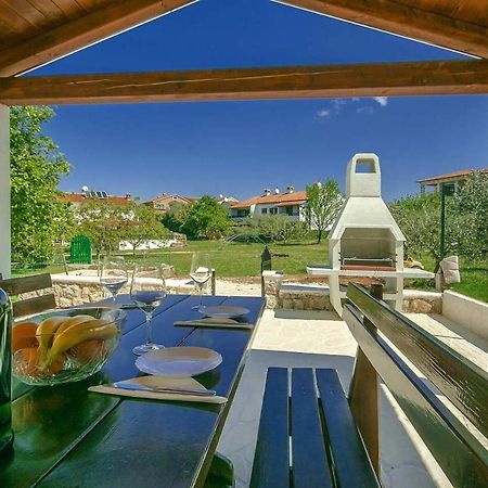 Charming Beachfront Holiday Home In Porec Exterior photo