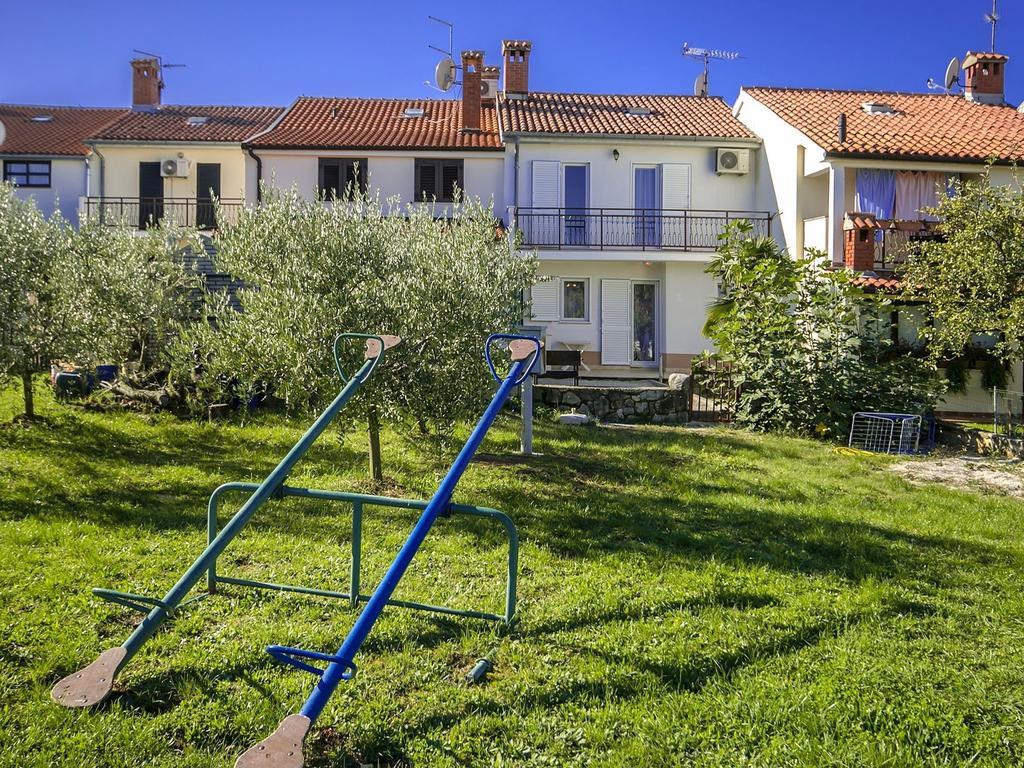 Charming Beachfront Holiday Home In Porec Exterior photo