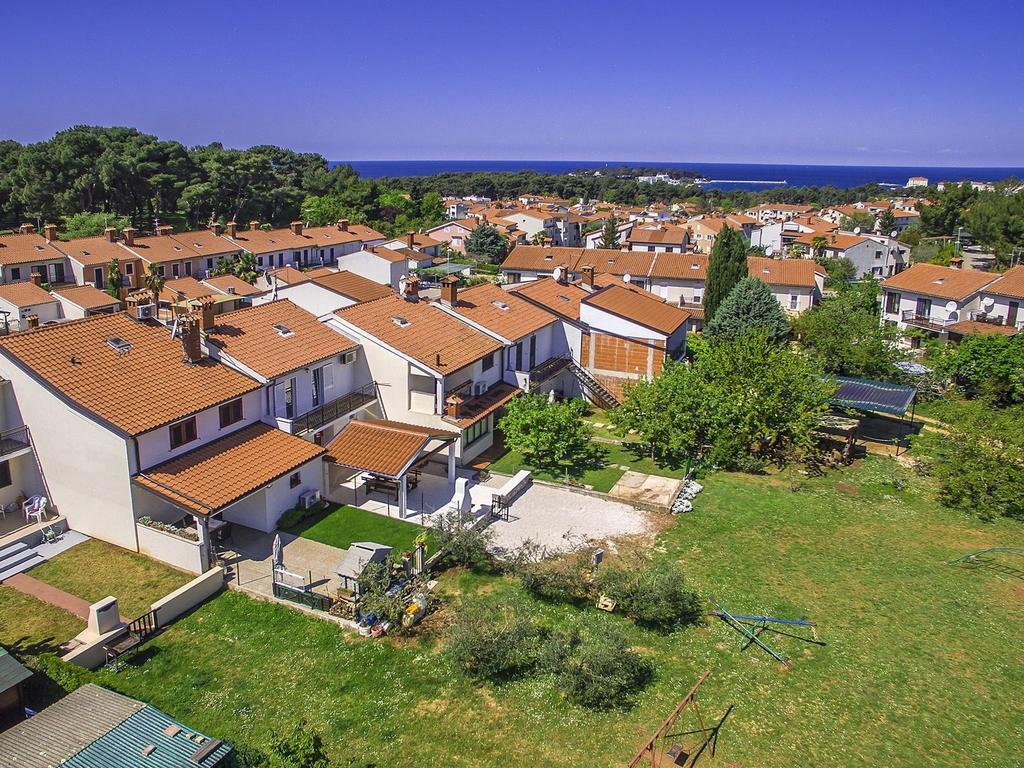 Charming Beachfront Holiday Home In Porec Room photo