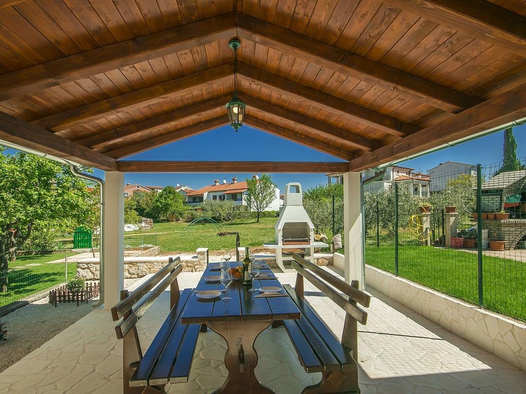 Charming Beachfront Holiday Home In Porec Room photo